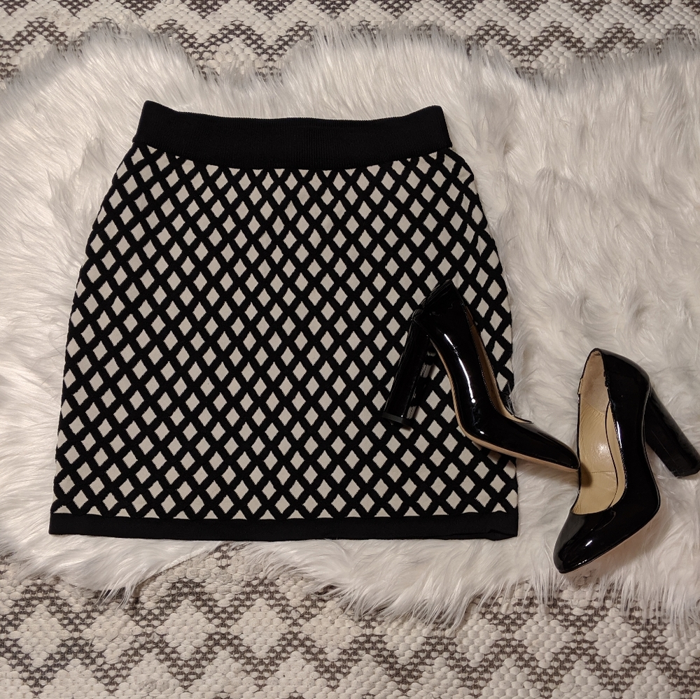 Shakuhachi black and white pattern skirt